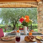 Le Zampolle Bed & Breakfast 4*
