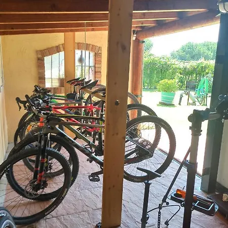 Le Zampolle Bed & Breakfast Colà