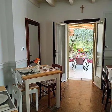 Le Zampolle Bed and Breakfast Colà